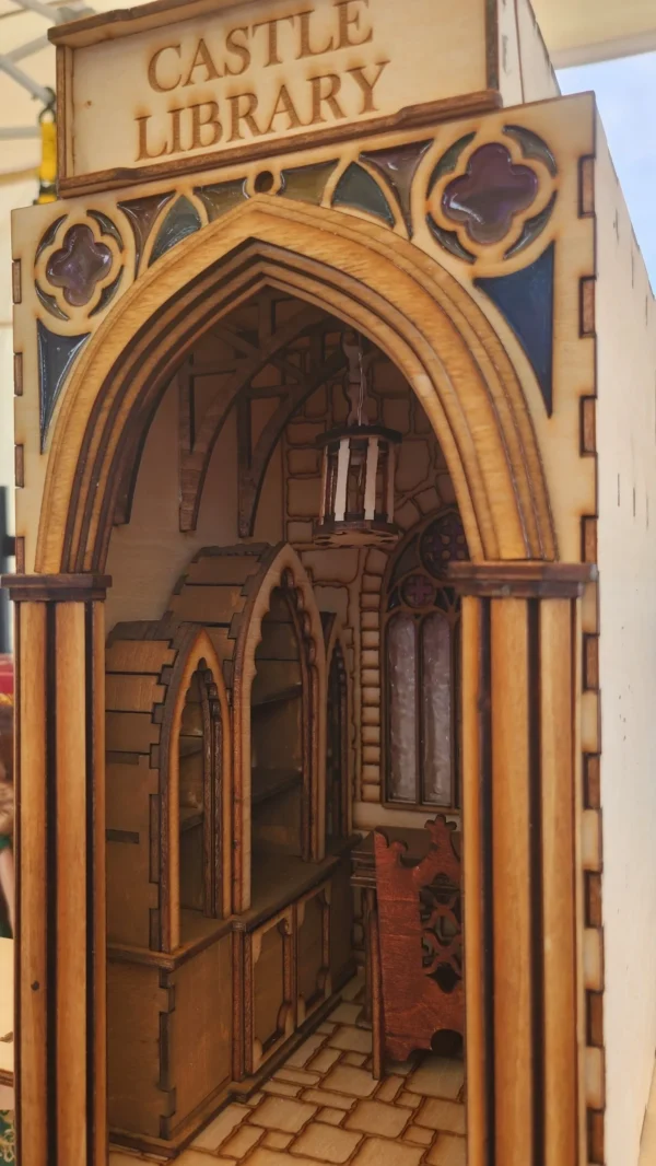 A picture of an archway in the middle of a building.